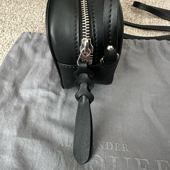 Authentic Alexander McQueen crossbody bag - Picture 3 of 10